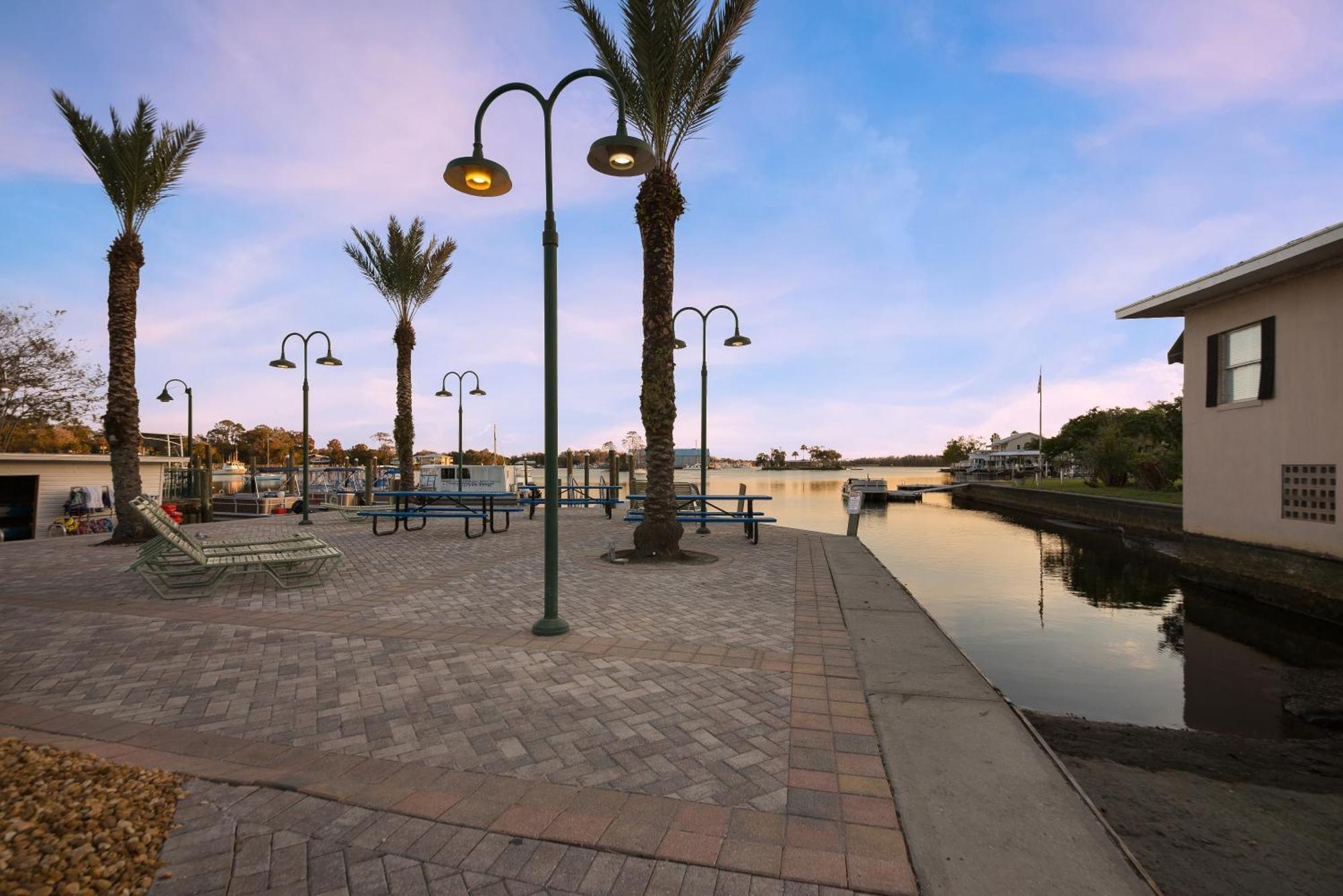 Paddletail Waterfront Lodge, Trademark Collection By Wyndham Crystal River Exterior photo