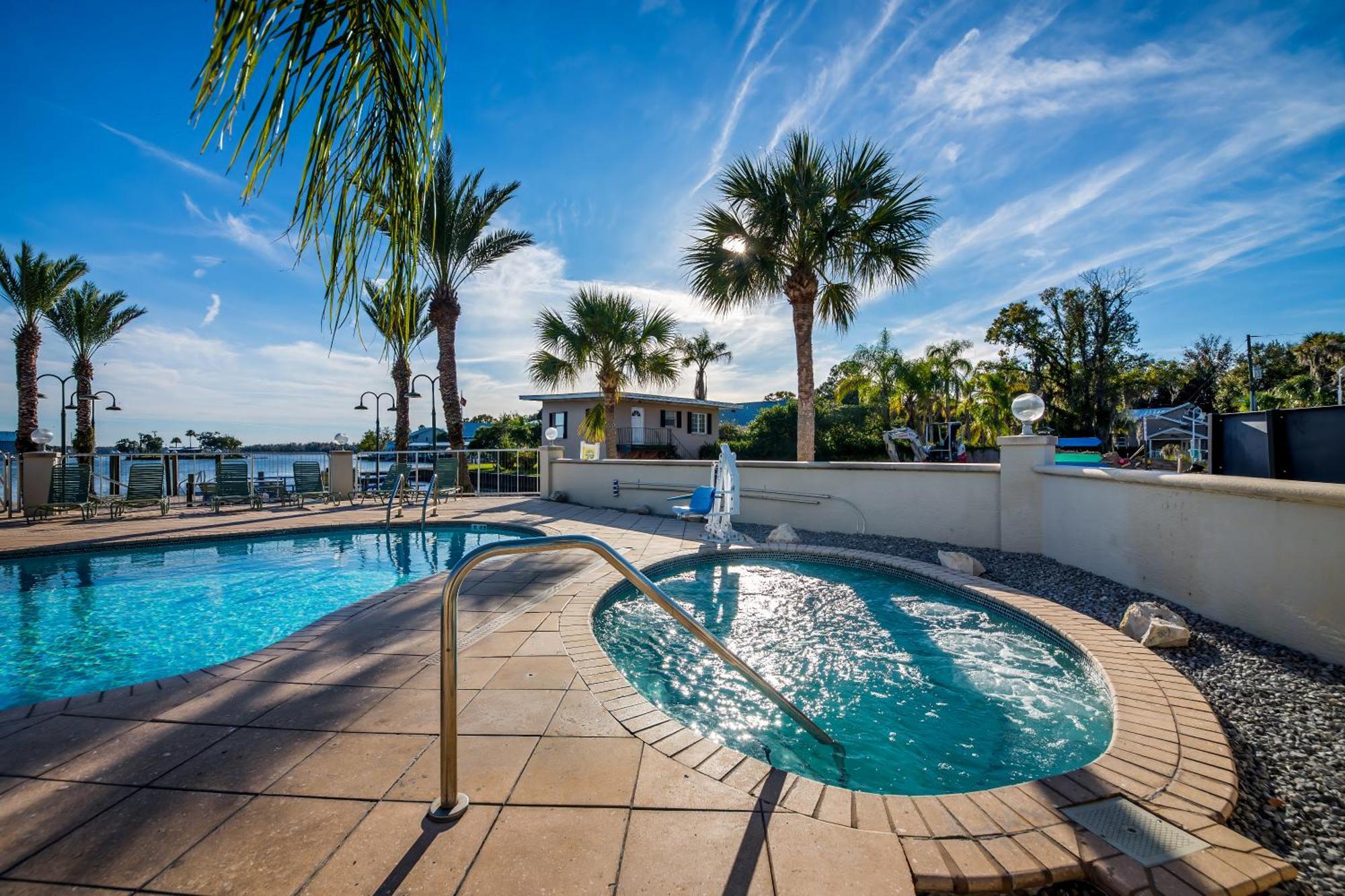 Paddletail Waterfront Lodge, Trademark Collection By Wyndham Crystal River Exterior photo